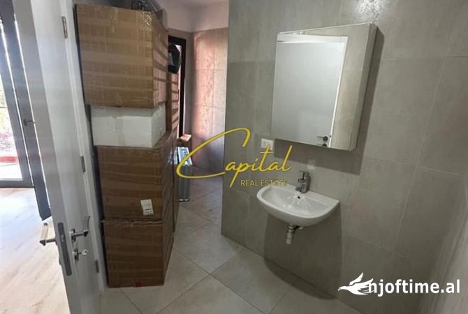 ZYRE ME QERA 125 M2 FARMACIA 10 750 EURO