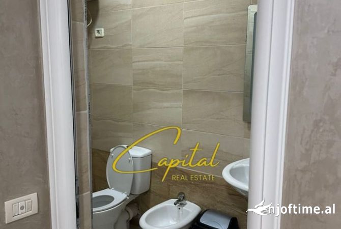 Shtepi me qera Apartament ne Tirane, 3+1, Mobilimi E mobiluar, Pagesa 900  Euro.