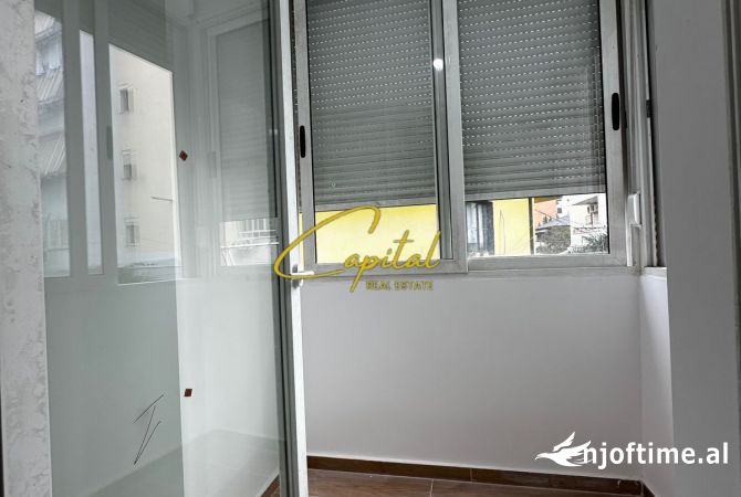 Shtepi ne shitje Apartament ne Tirane, 1+1, Mobilimi Bosh, pa mobiluar, Pagesa 125,000  Euro.