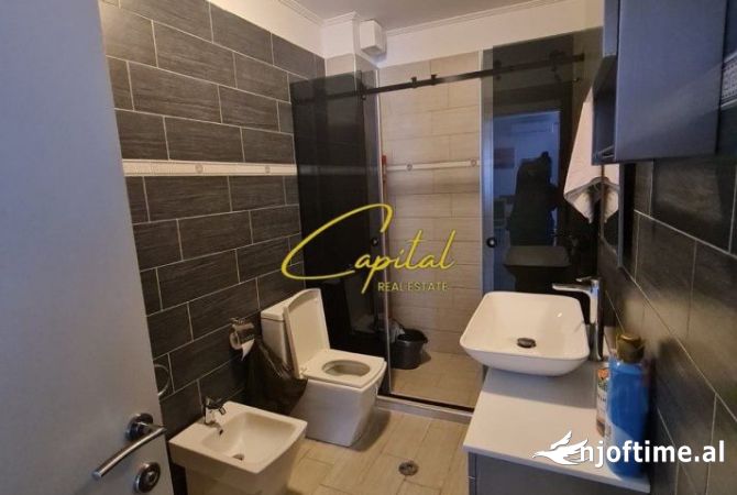 Shtepi me qera Apartament ne Tirane, 3+1, Mobilimi E mobiluar, Pagesa 800  Euro.