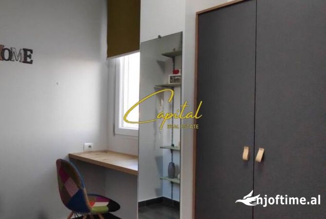 Shtepi me qera Penthose(kati i fundit panoramik) ne Tirane, 2+1, Mobilimi E mobiluar, Pagesa 1,200  Euro.