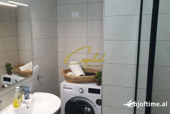 Shtepi me qera Penthose(kati i fundit panoramik) ne Tirane, 2+1, Mobilimi E mobiluar, Pagesa 1,200  Euro.