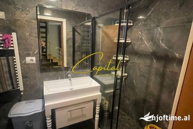 Shtepi me qera Vila Luksoze ne Tirane, 3+1, Mobilimi E mobiluar, Pagesa 1,350  Euro.