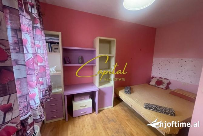 Shtepi me qera Vila Luksoze ne Tirane, 3+1, Mobilimi E mobiluar, Pagesa 1,350  Euro.