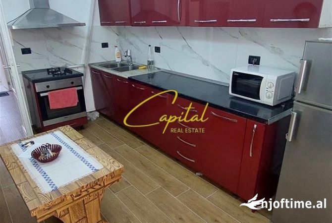 Shtepi me qera Apartament ne Tirane, 3+1, Mobilimi Pjeserisht e mobiluar, Pagesa 1,000  Euro.