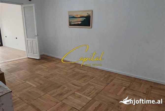 Ambient biznesi me qera 3+1 ne Tirane - 1,000 Euro