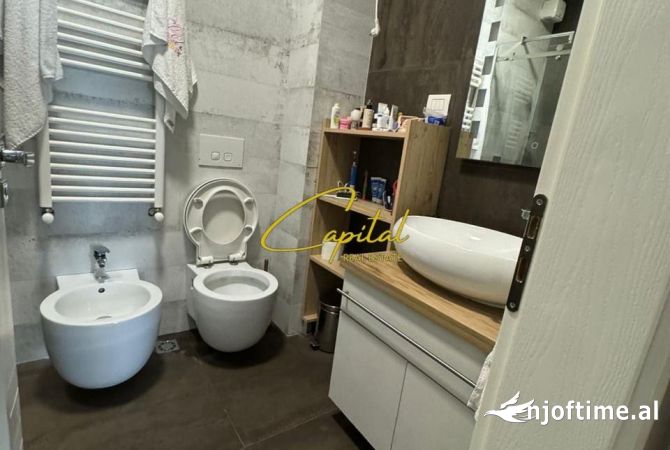 Shtepi ne shitje Apartament ne Tirane, 2+1, Mobilimi Bosh, pa mobiluar, Pagesa 206,000  Euro.