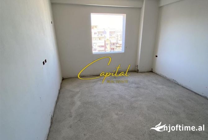 Shtepi ne shitje Apartament ne Tirane, 1+1, Mobilimi Bosh, pa mobiluar, Pagesa 109,000  Euro.