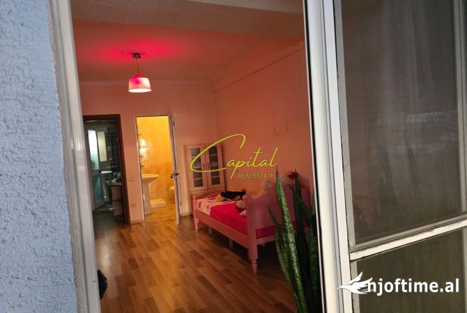 Shtepi ne shitje Apartament ne Tirane, 3+1, Mobilimi E mobiluar, Pagesa 175,000  Euro.