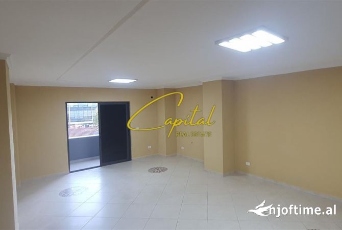 ZYRE ME QERA 160 M2 QENDER 140.000 EURO