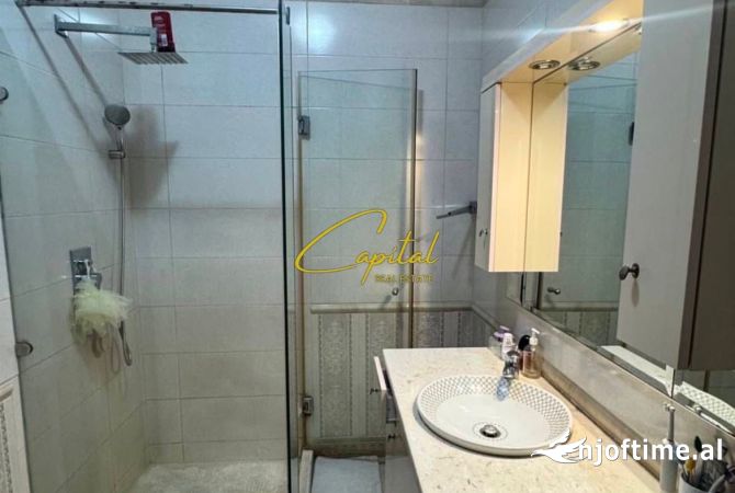 Shtepi ne shitje Apartament ne Tirane, 2+1, Mobilimi E mobiluar, Pagesa 140,000  Euro.