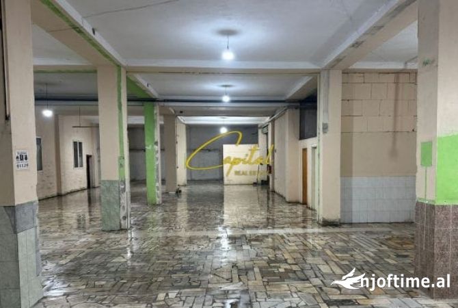 Ambient biznesi me qera 4+1 ne Tirane - 2,500 Euro