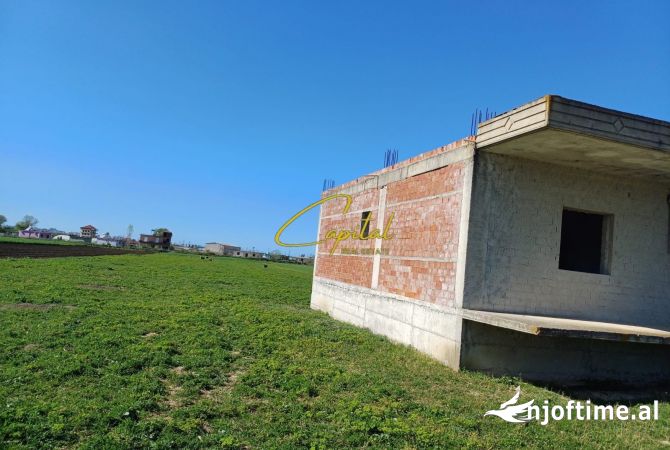 Shtepi ne shitje Shtepi Private ne Fier, 2+1, Mobilimi Bosh, pa mobiluar, Pagesa 70,000  Euro.