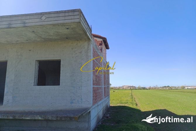 Shtepi ne shitje Shtepi Private ne Fier, 2+1, Mobilimi Bosh, pa mobiluar, Pagesa 70,000  Euro.