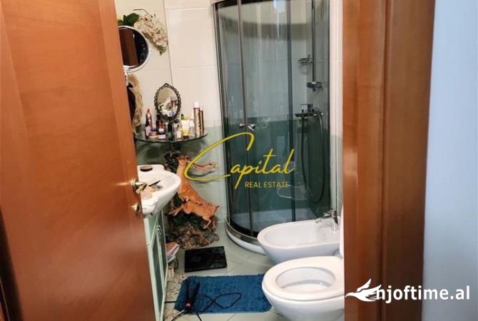 Shtepi ne shitje Apartament ne Tirane, 2+1, Mobilimi E mobiluar, Pagesa 288,000  Euro.