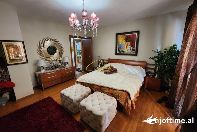 Shtepi ne shitje Apartament ne Tirane, 2+1, Mobilimi E mobiluar, Pagesa 288,000  Euro.