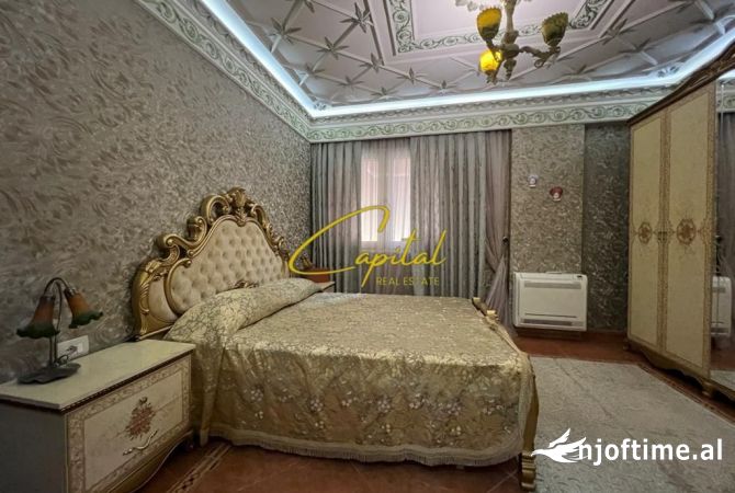 Shtepi ne shitje Apartament ne Tirane, 3+1, Mobilimi E mobiluar, Pagesa 240,000  Euro.