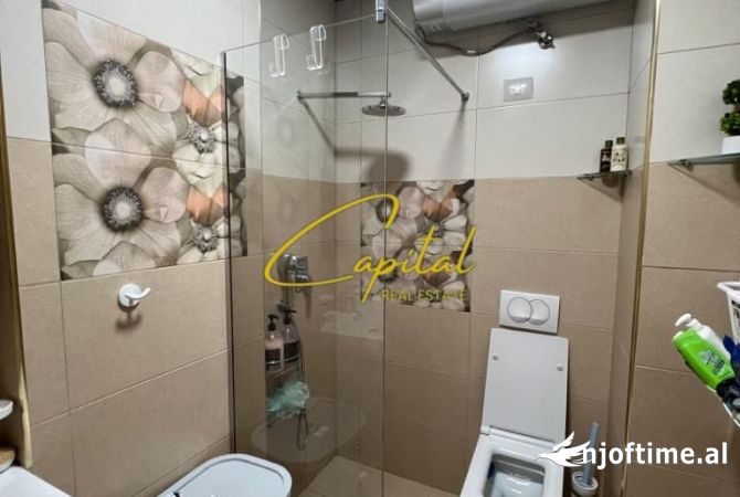 Shtepi ne shitje Apartament ne Tirane, 3+1, Mobilimi E mobiluar, Pagesa 240,000  Euro.