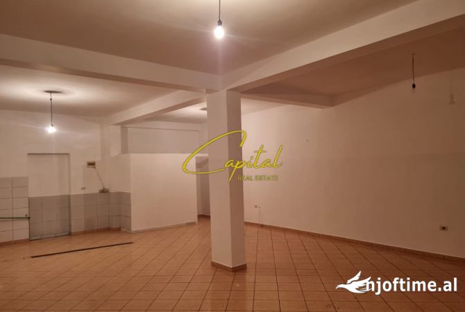 Shtepi me qera Vila Luksoze ne Tirane, 2+1, Mobilimi E mobiluar, Pagesa 1,100  Euro.