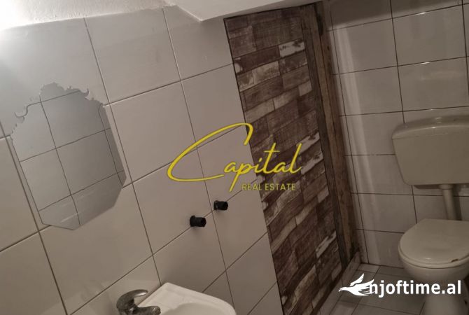 Shtepi me qera Vila Luksoze ne Tirane, 2+1, Mobilimi E mobiluar, Pagesa 1,100  Euro.