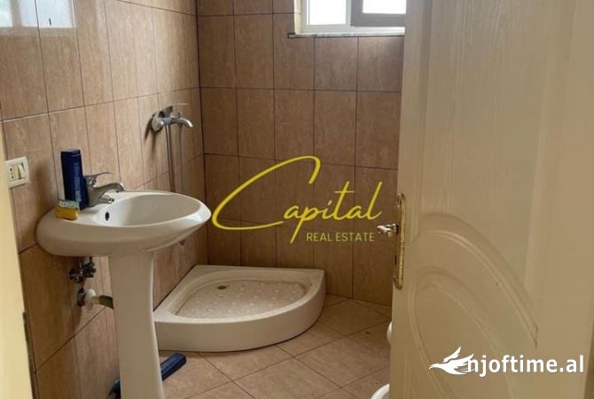 Shtepi ne shitje Apartament ne Tirane, 1+1, Mobilimi Bosh, pa mobiluar, Pagesa 87,000  Euro.