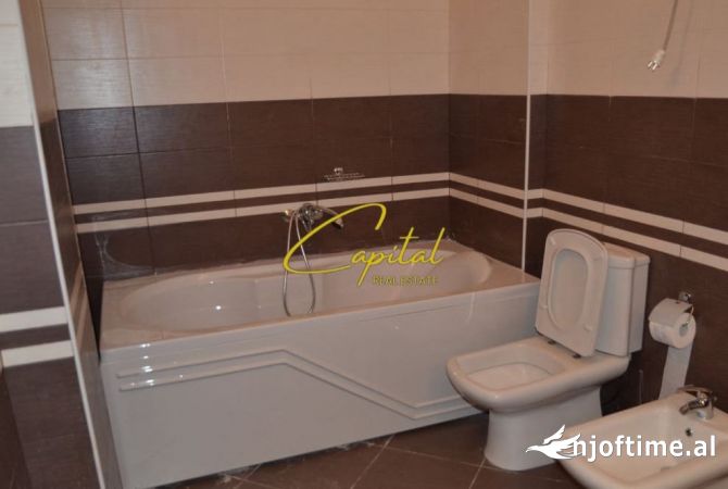 ZYRE ME QERA 200 M2 LIQENI ARTIFICIAL 1.200 EURO