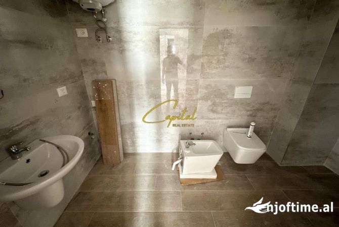 Shtepi ne shitje Apartament ne Tirane, 3+1, Mobilimi Bosh, pa mobiluar, Pagesa 305,000  Euro.