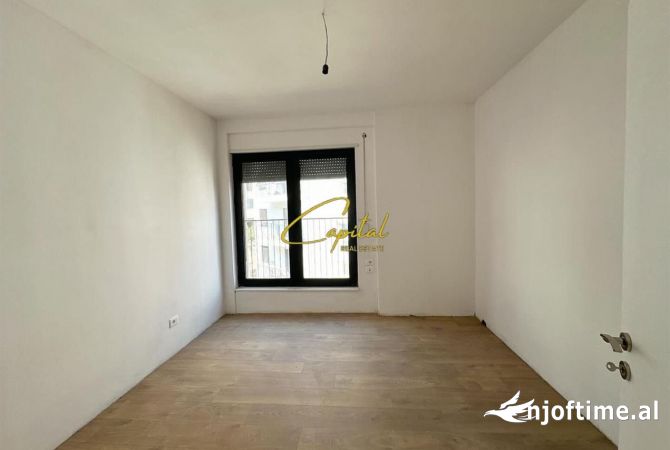Shtepi ne shitje Apartament ne Tirane, 3+1, Mobilimi Bosh, pa mobiluar, Pagesa 305,000  Euro.