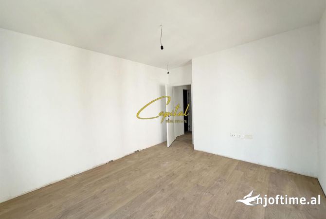 Shtepi ne shitje Apartament ne Tirane, 3+1, Mobilimi Bosh, pa mobiluar, Pagesa 305,000  Euro.