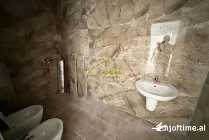 Shtepi ne shitje Apartament ne Tirane, 3+1, Mobilimi Bosh, pa mobiluar, Pagesa 305,000  Euro.