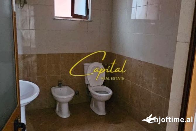 Shtepi me qera Apartament ne Tirane, 2+1, Mobilimi E mobiluar, Pagesa 50,000  Leke.