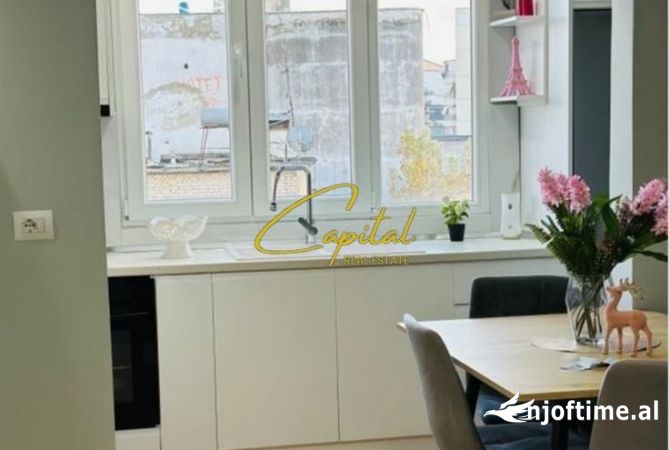 Shtepi ne shitje Apartament ne Tirane, 3+1, Mobilimi E mobiluar, Pagesa 248,000  Euro.