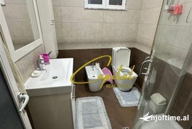 Shtepi me qera Apartament ne Tirane, 2+1, Mobilimi E mobiluar, Pagesa 850  Euro.
