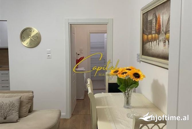 Shtepi me qera Apartament ne Tirane, 3+1, Mobilimi E mobiluar, Pagesa 700  Euro.