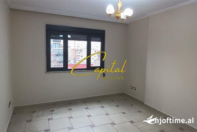 Ambient biznesi me qera 3+1 ne Tirane - 1,300 Euro