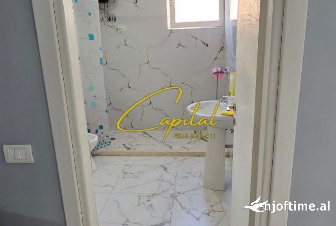 Shtepi ne shitje Apartament ne Tirane, 2+1, Mobilimi E mobiluar, Pagesa 193,000  Euro.