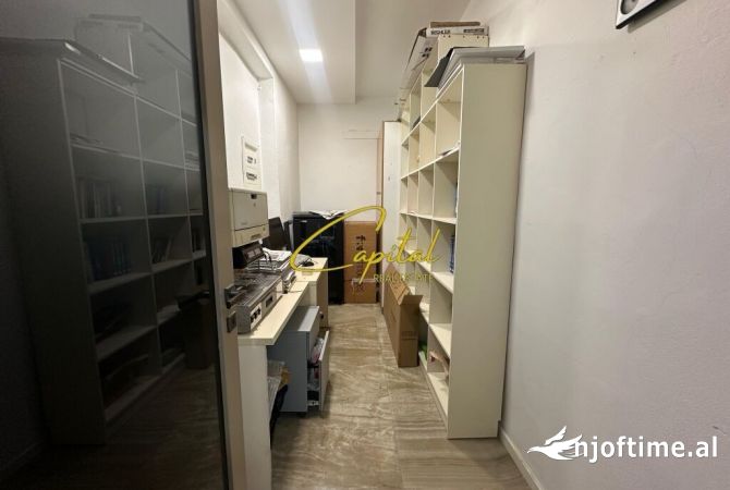 ZYRE ME QERA 105 M2 ISH BLLOKU 1.200 EURO