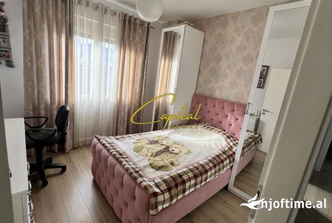 Shtepi me qera Apartament ne Tirane, 3+1, Mobilimi E mobiluar, Pagesa 900  Euro.