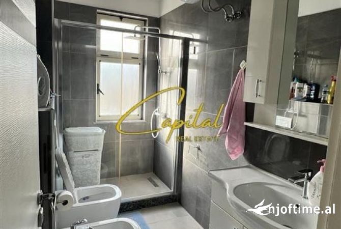 Shtepi me qera Apartament ne Tirane, 3+1, Mobilimi E mobiluar, Pagesa 900  Euro.