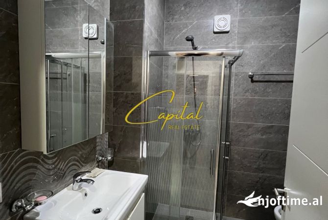 Shtepi ne shitje Apartament ne Tirane, 1+1, Mobilimi E mobiluar, Pagesa 111,000  Euro.