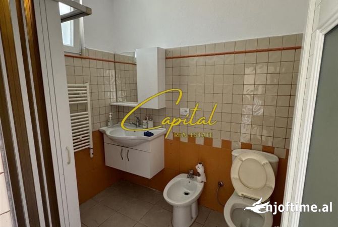 Shtepi me qera Apartament ne Tirane, 2+1, Mobilimi E mobiluar, Pagesa 800  Euro.