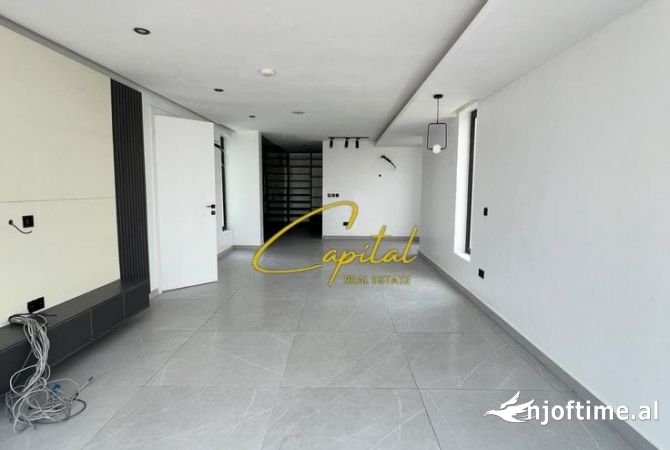 Ambient biznesi me qera 1+1 ne Tirane - 800 Euro