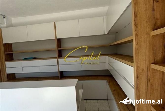 Ambient biznesi me qera 1+1 ne Tirane - 50,000 Leke