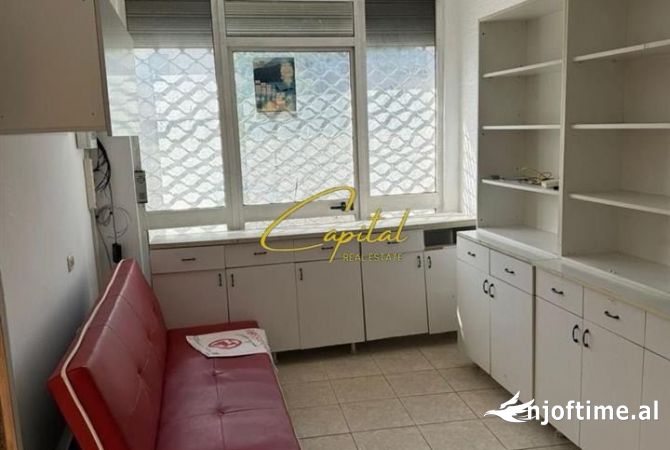 Ambient biznesi me qera 1+1 ne Tirane - 50,000 Leke