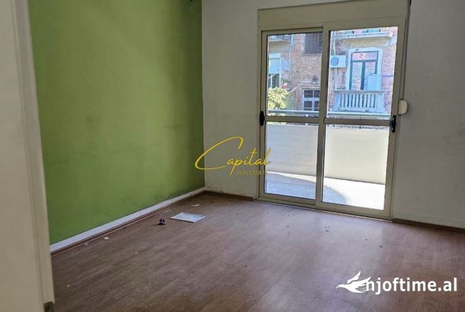 Ambient biznesi me qera 3+1 ne Tirane - 1,500 Euro