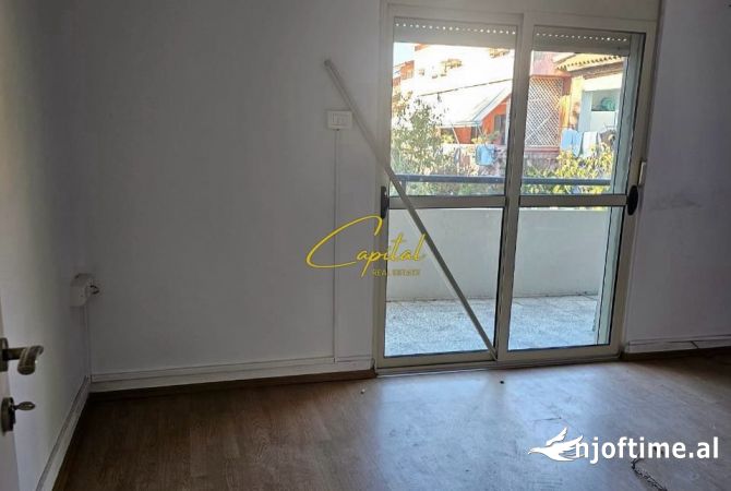Ambient biznesi me qera 3+1 ne Tirane - 1,500 Euro