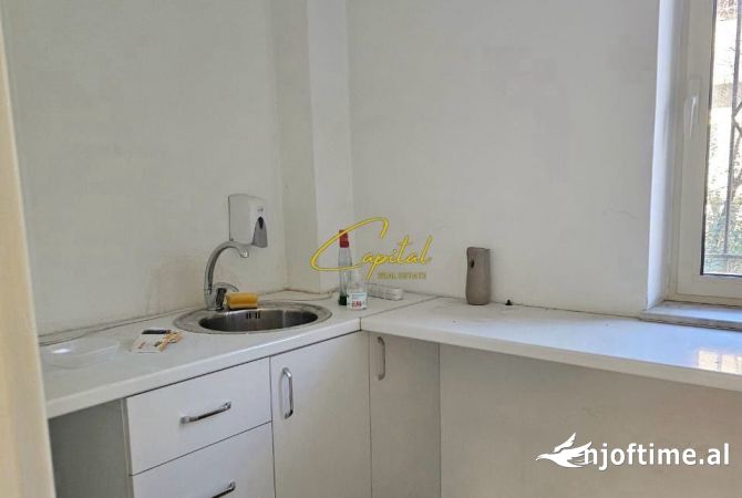 Ambient biznesi me qera 3+1 ne Tirane - 1,500 Euro