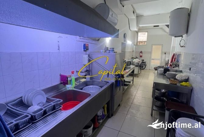 Ambiente Commerciale in Vendita 1+1 a Tirana - 300,000 Euro