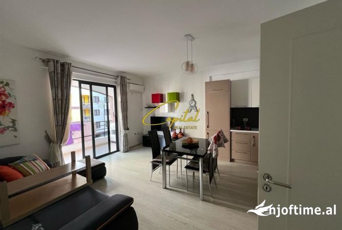 Ambient biznesi me qera 3+1 ne Tirane - 45,000 Leke