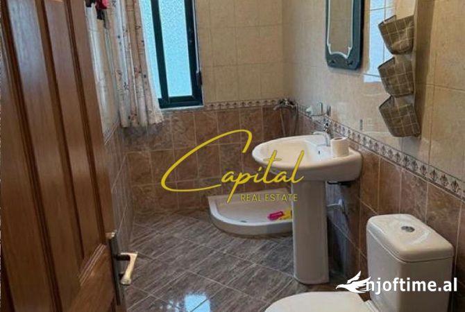 Shtepi me qera Apartament ne Tirane, 3+1, Mobilimi E mobiluar, Pagesa 600  Euro.